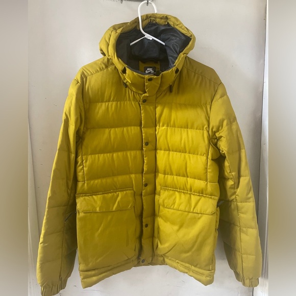 Nike SB Duck Down Puffer Jacket Yellow Green Hooded Winter Puffy Size M - Picture 1 of 16